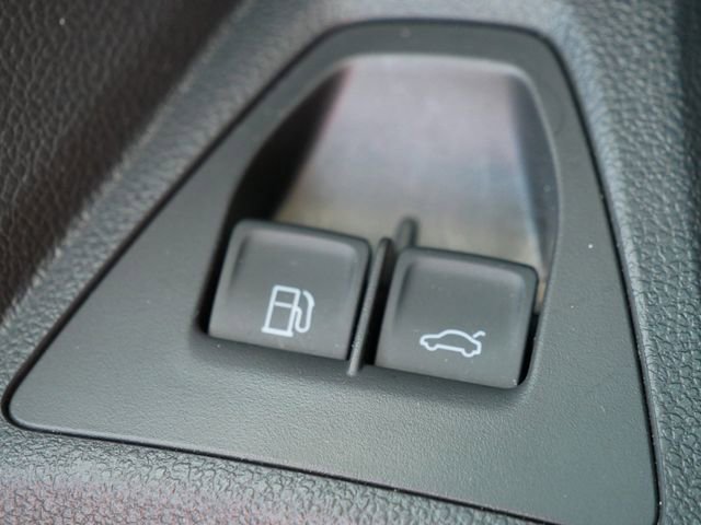 Used 2023 Volkswagen Jetta SE w/ Panoramic Sunroof Package image 37