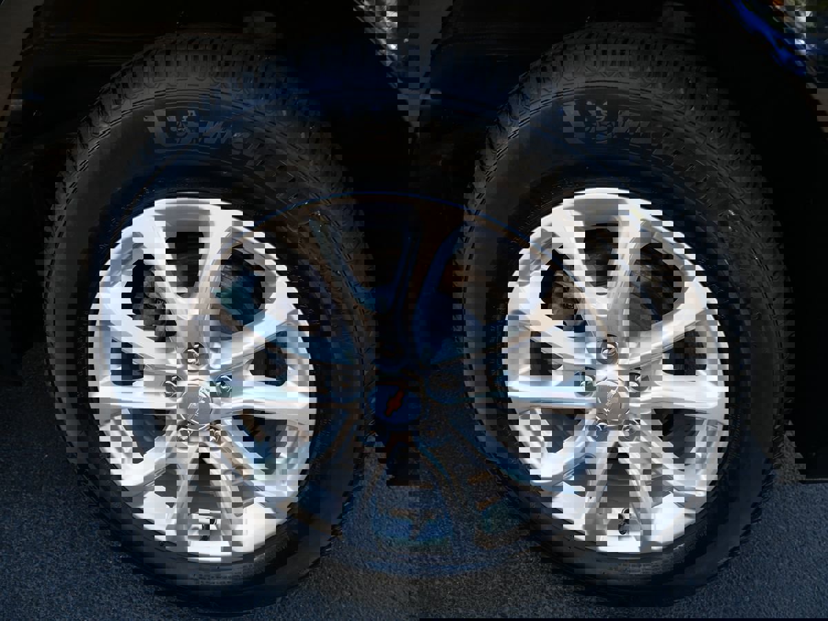 Used 2021 Chevrolet Equinox LS image 36