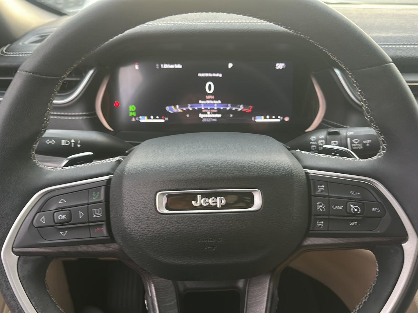 Used 2023 Jeep Grand Cherokee Limited w/ Luxury Tech Group II image 15