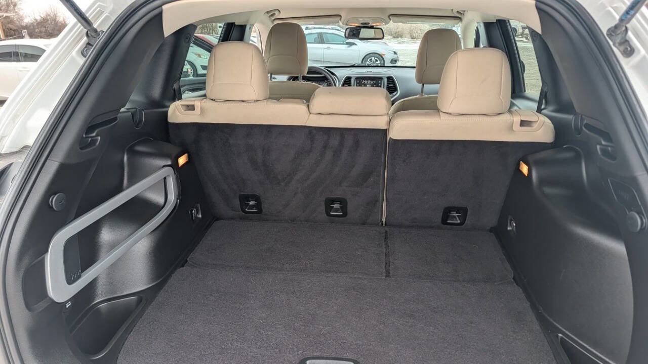 Used 2015 Jeep Cherokee Latitude w/ Cold Weather Group image 20