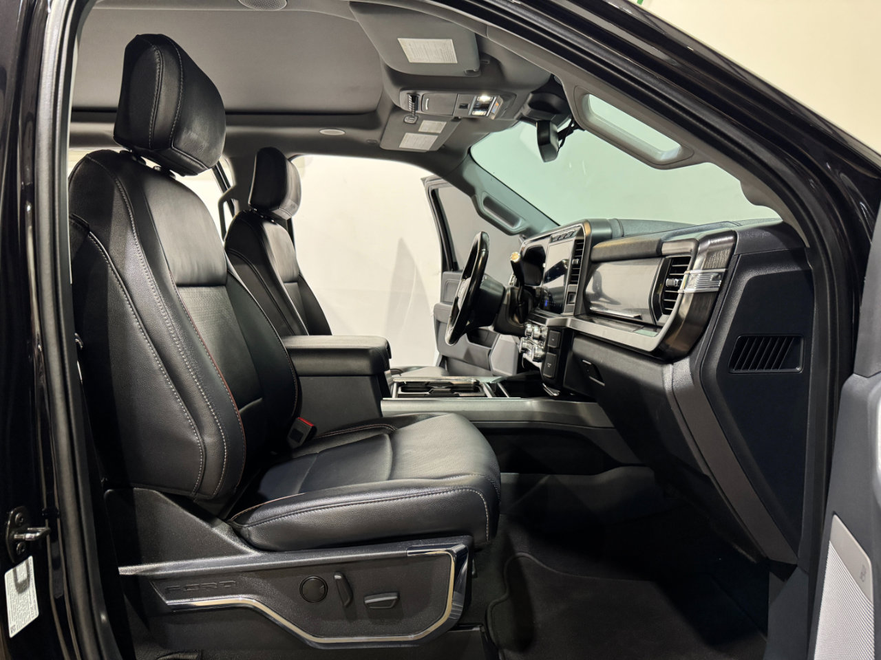 Used 2023 Ford F250 Lariat w/ Lariat Ultimate Package image 13