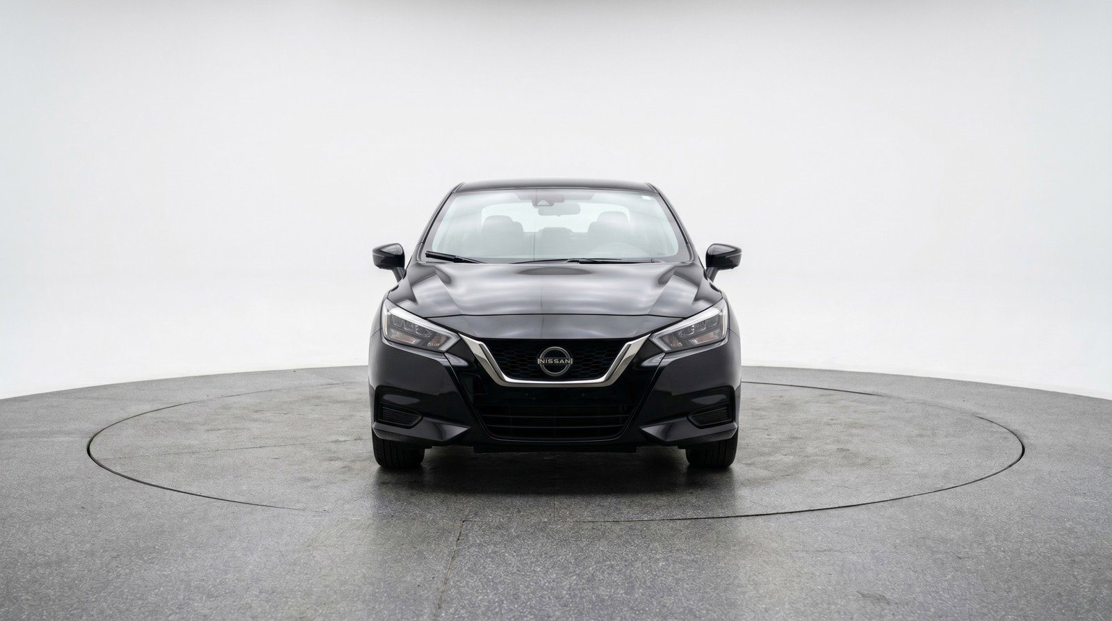 Used 2025 Nissan Versa SV image 2