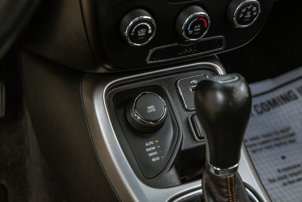 Used 2018 Jeep Compass Latitude AWD/4WD image 15