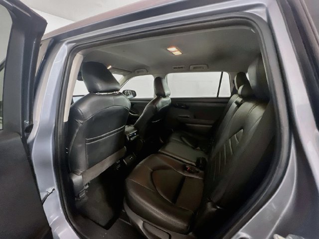Used 2024 Toyota Highlander LE FWD image 20
