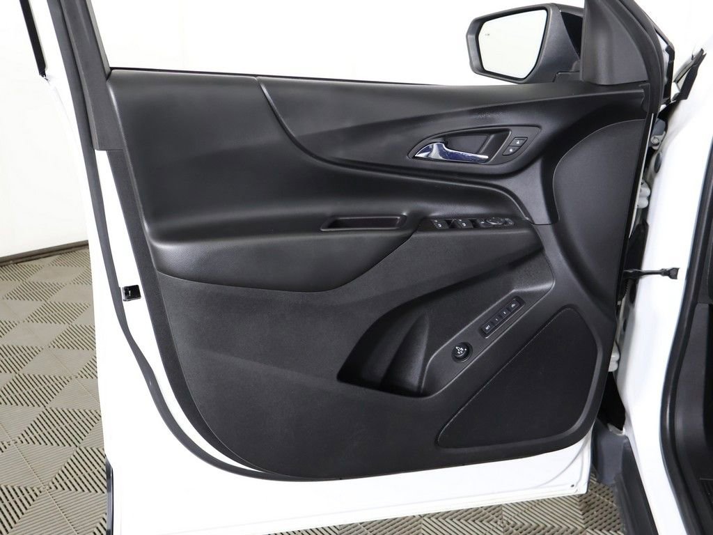 Used 2020 Chevrolet Equinox LT w/ Sport Edition image 23