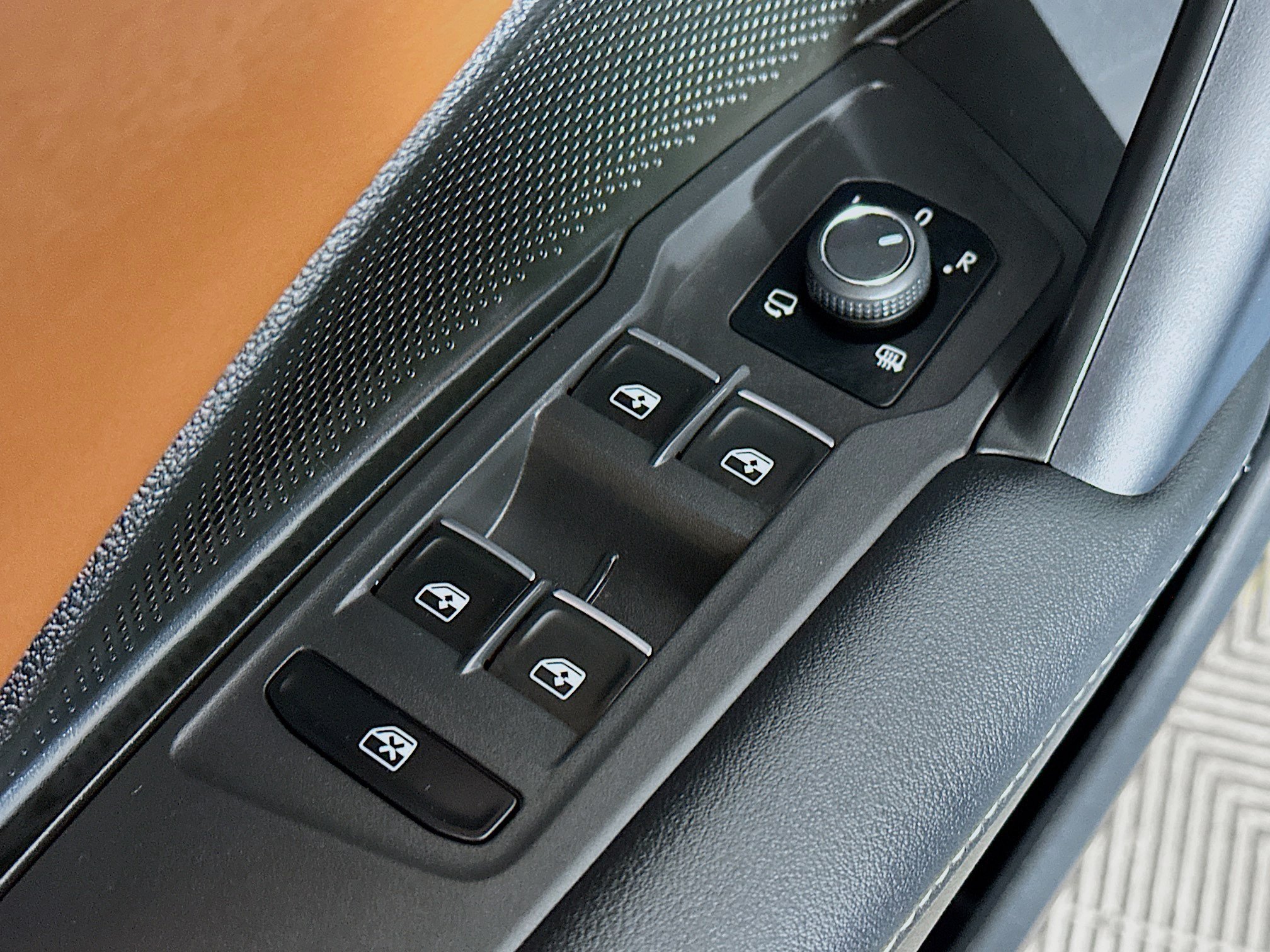 Certified 2025 Volkswagen Tiguan SEL R-Line AWD/4WD image 19