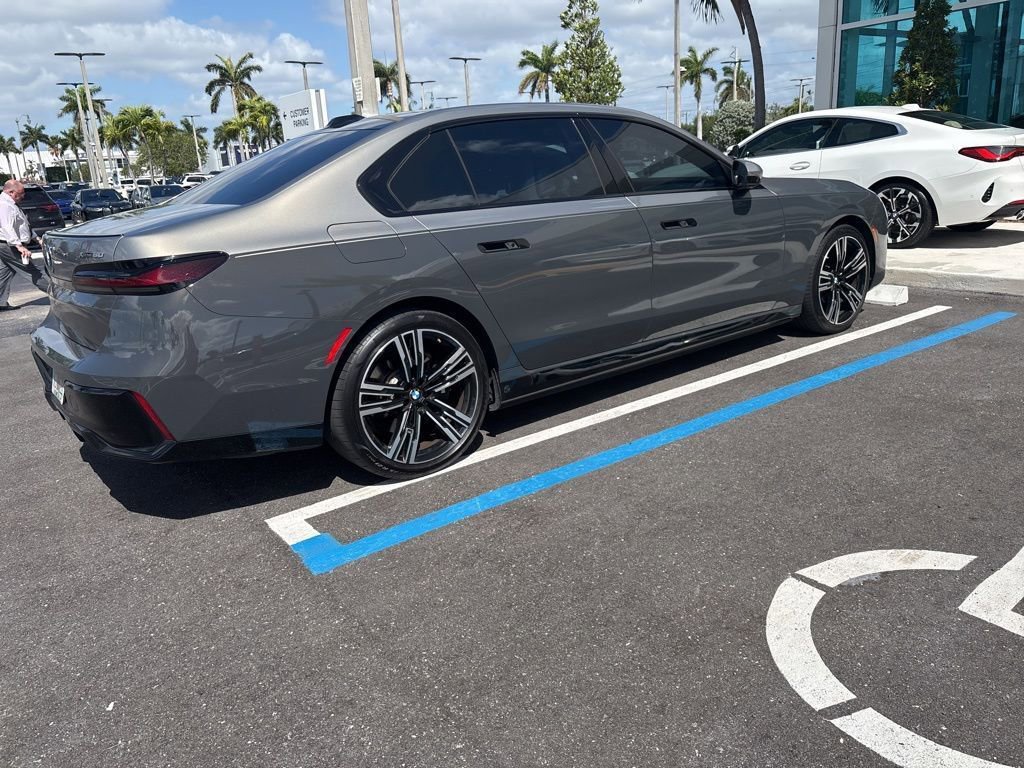 Used 2023 BMW i7 xDrive60 AWD/4WD image 8