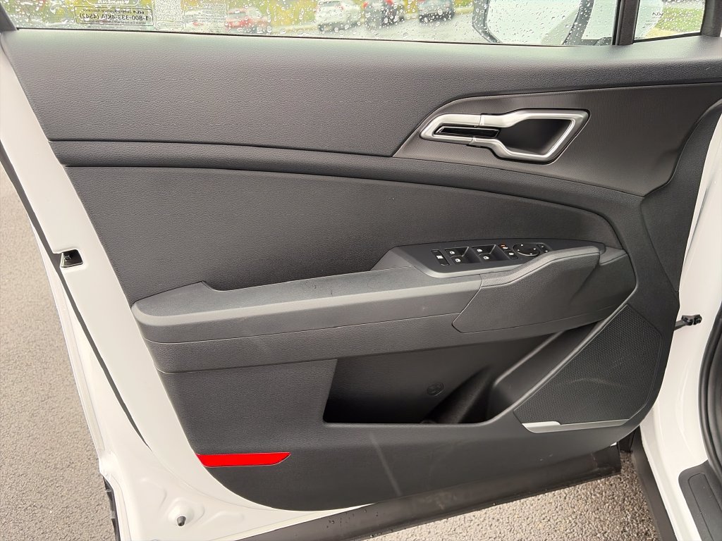 New 2027 Kia Sportage LX FWD image 15