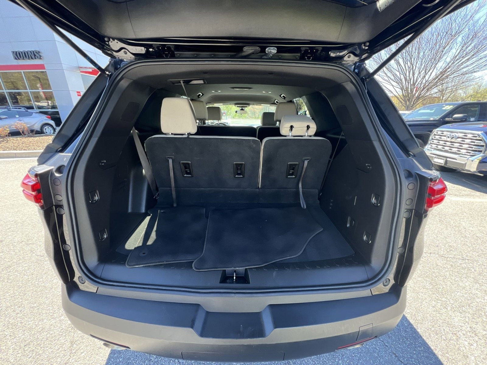 Used 2023 Chevrolet Traverse LS image 25