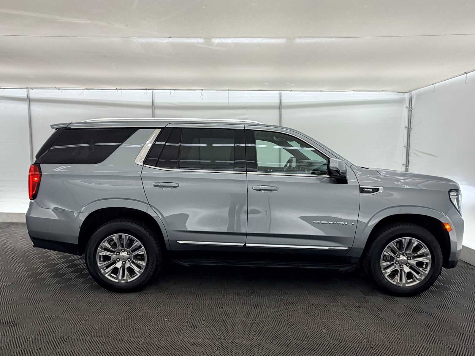 Used 2023 GMC Yukon Denali image 7