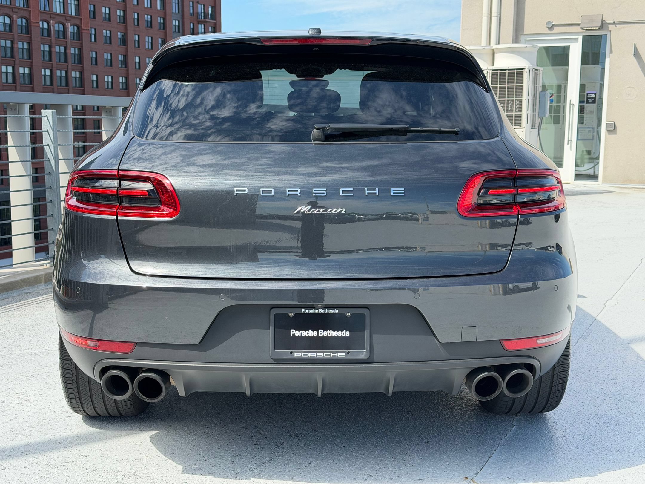 Used 2018 Porsche Macan Sport Edition AWD/4WD image 10