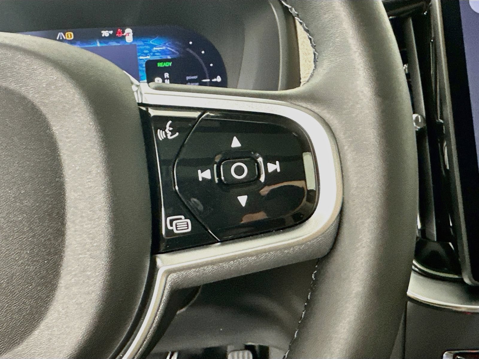 New 2026 Volvo XC90 T8 Plus w/ Protection Package Premier AWD/4WD image 19