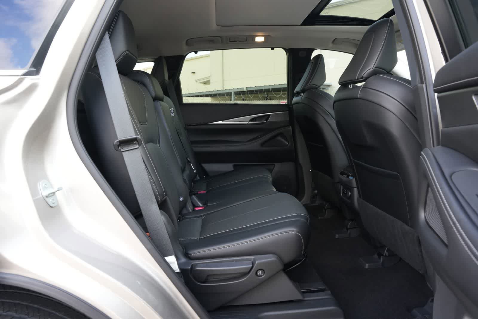 Certified 2023 INFINITI QX60 Luxe w/ Cargo Package FWD image 22