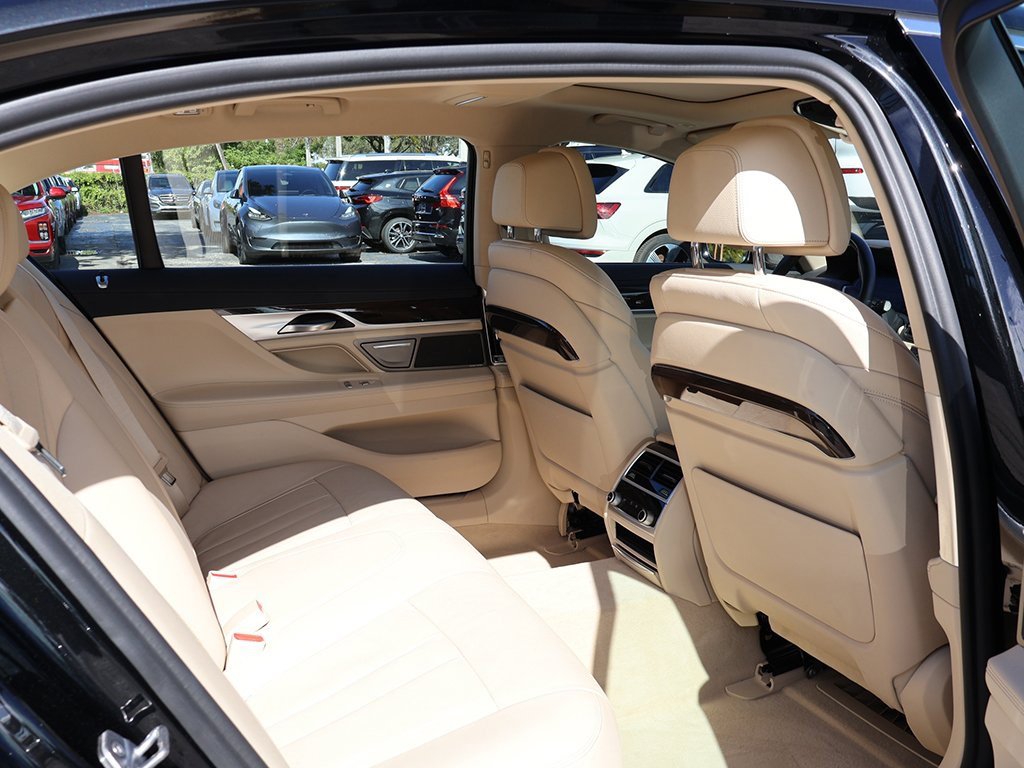 Used 2020 BMW 740i image 38