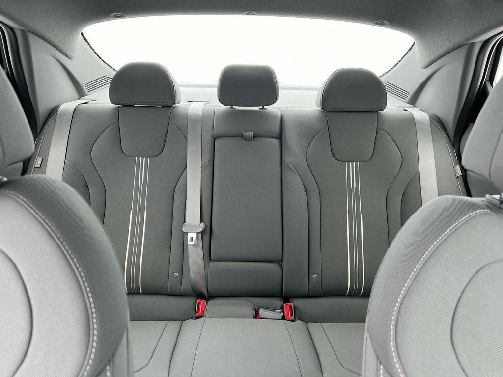New 2024 Hyundai Elantra SEL w/ Convenience Package image 16