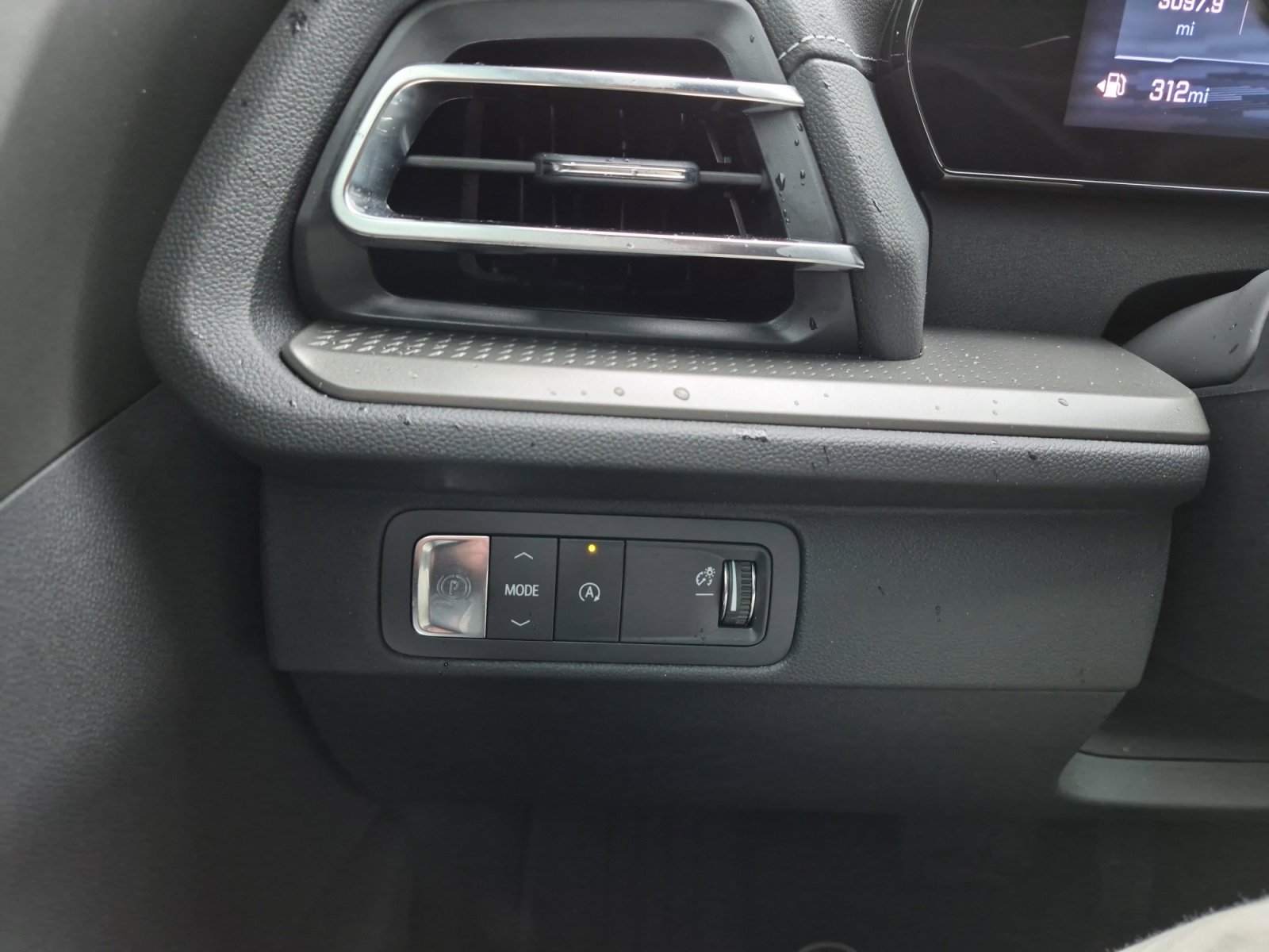 Used 2025 Chevrolet Traverse LT w/ Sun and Wheel Package FWD image 29