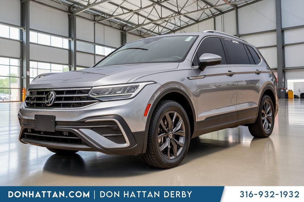 Used 2022 Volkswagen Tiguan SE w/ Panoramic Sunroof Package