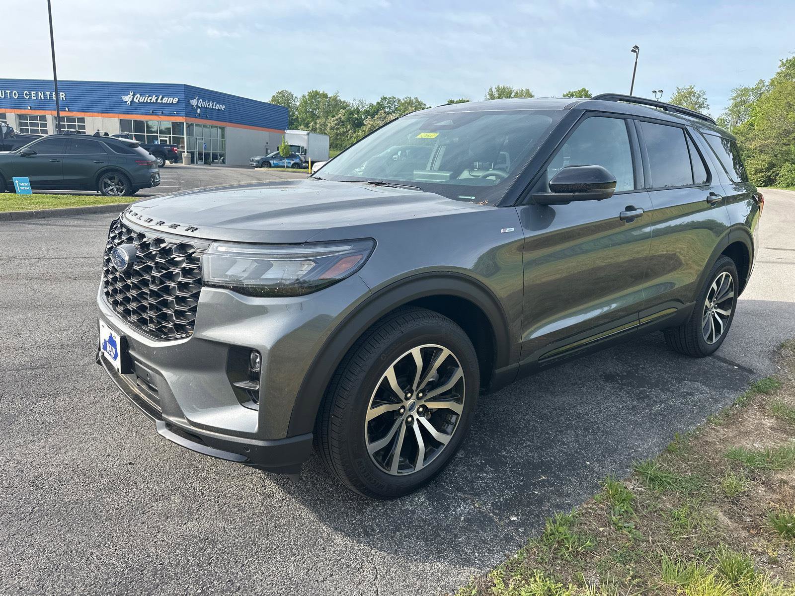 Used 2025 Ford Explorer ST-Line AWD/4WD image 3