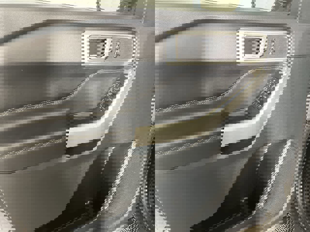 Used 2023 Ford Explorer XLT w/ Equipment Group 202A image 13