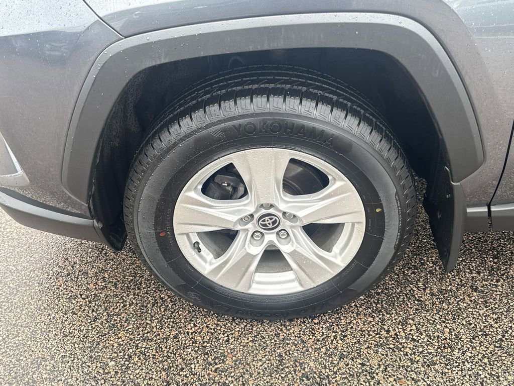 Used 2021 Toyota RAV4 XLE w/ Convenience Package image 39