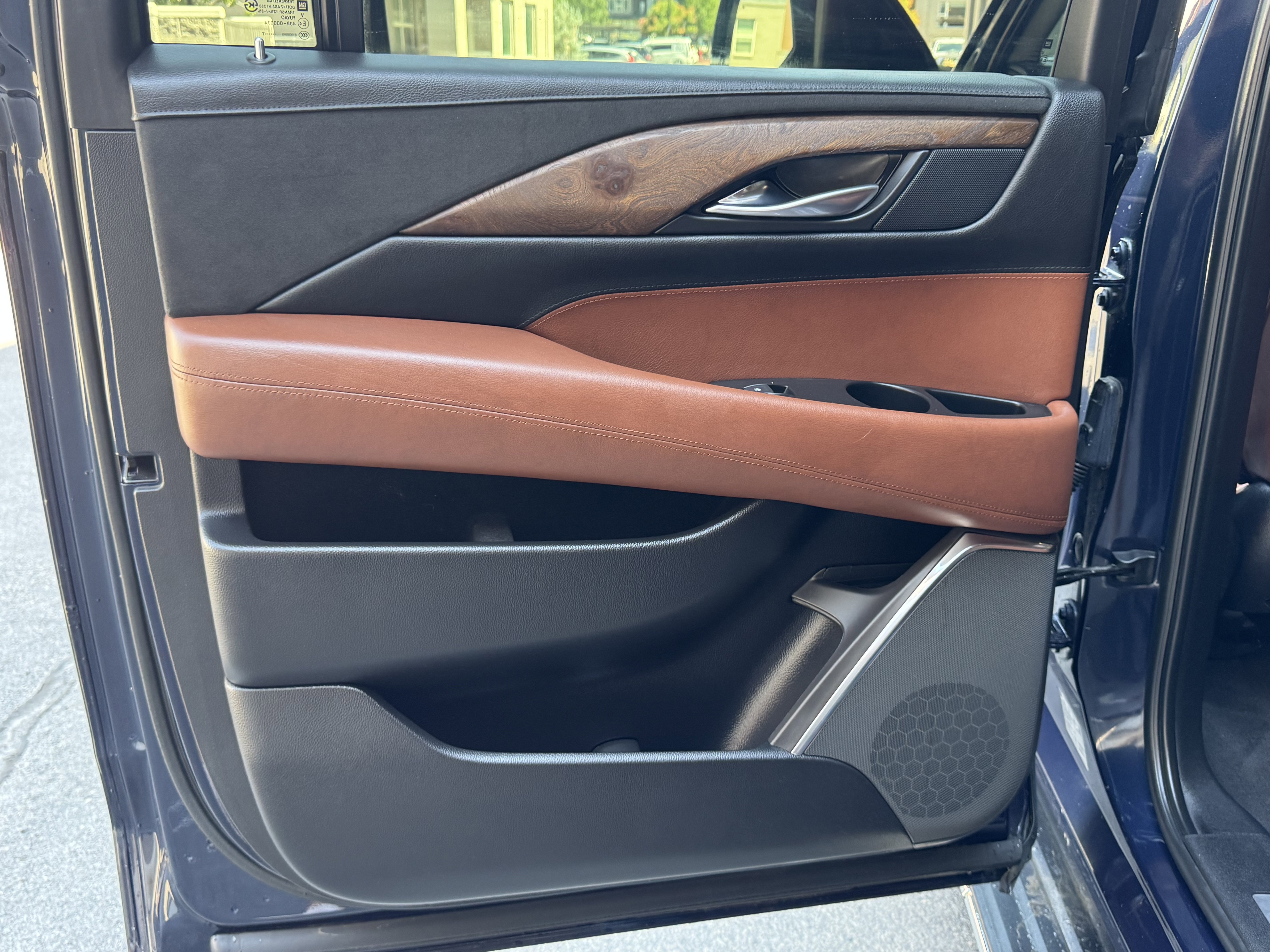 Used 2017 Cadillac Escalade ESV Luxury image 33