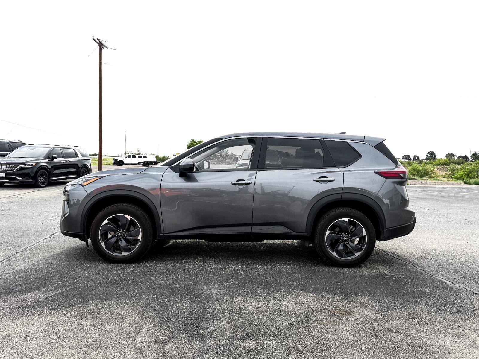Used 2025 Nissan Rogue SV FWD image 9