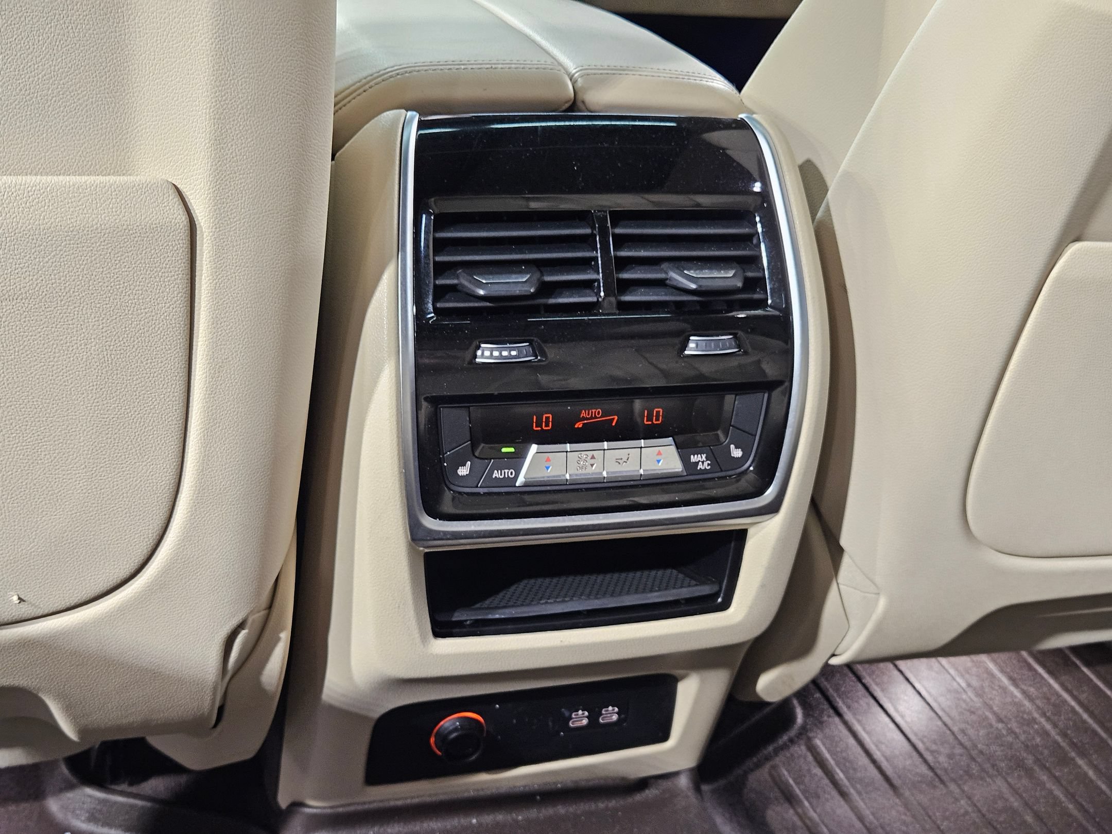 Used 2019 BMW X7 xDrive40i w/ Premium Package AWD/4WD image 38