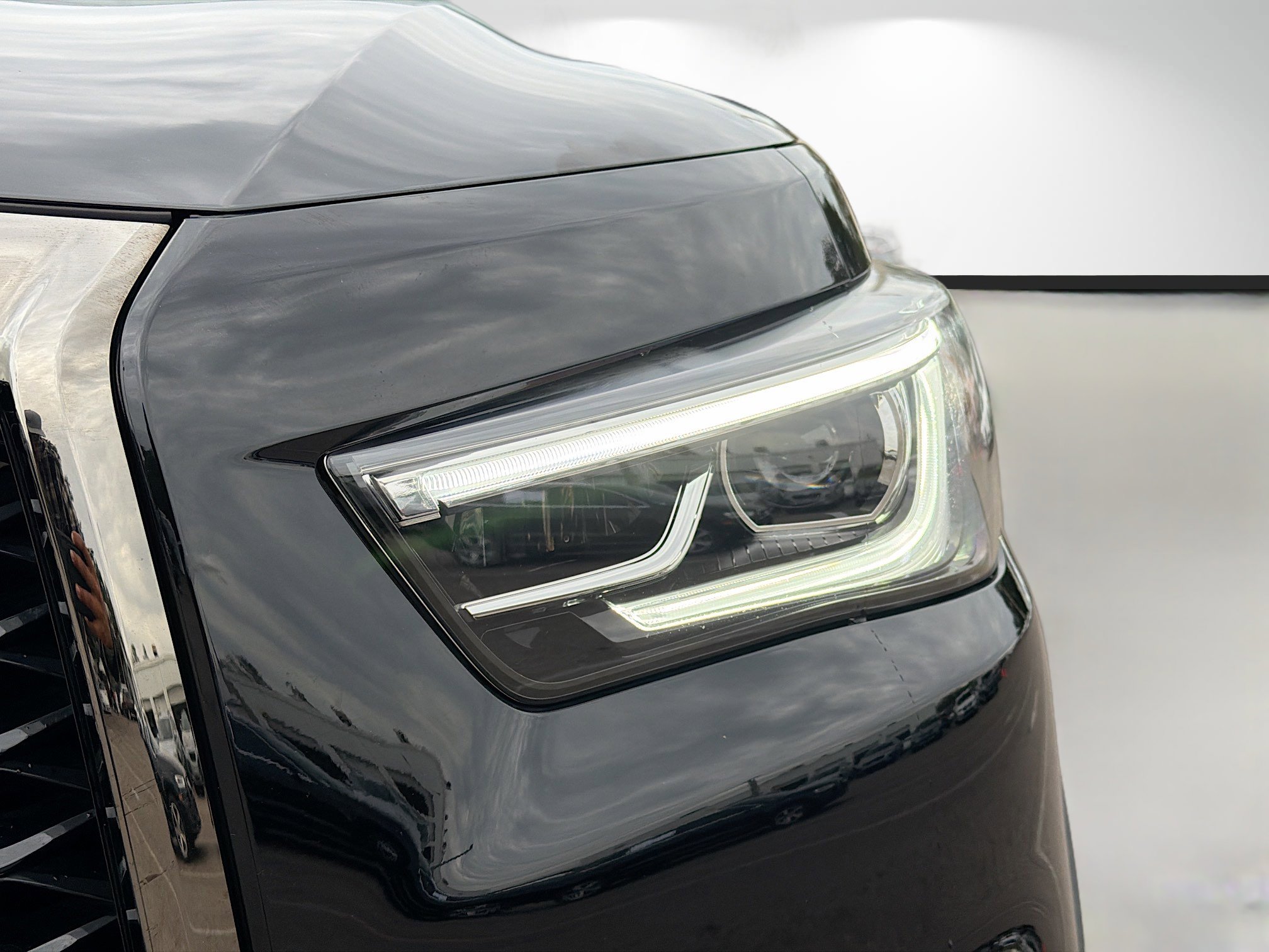 Used 2023 INFINITI QX80 Premium Select w/ Cargo Package image 9