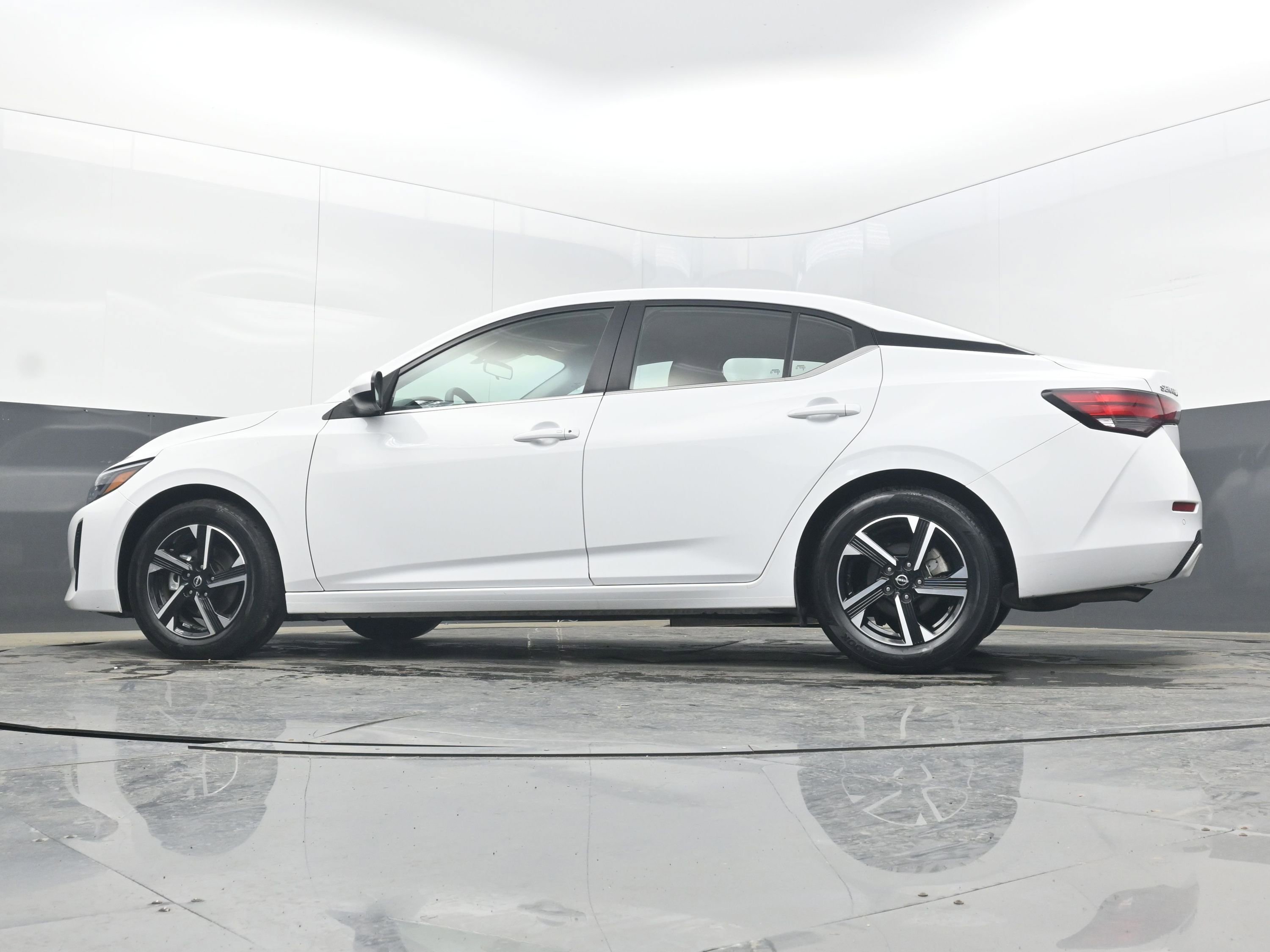 Used 2024 Nissan Sentra SV image 28