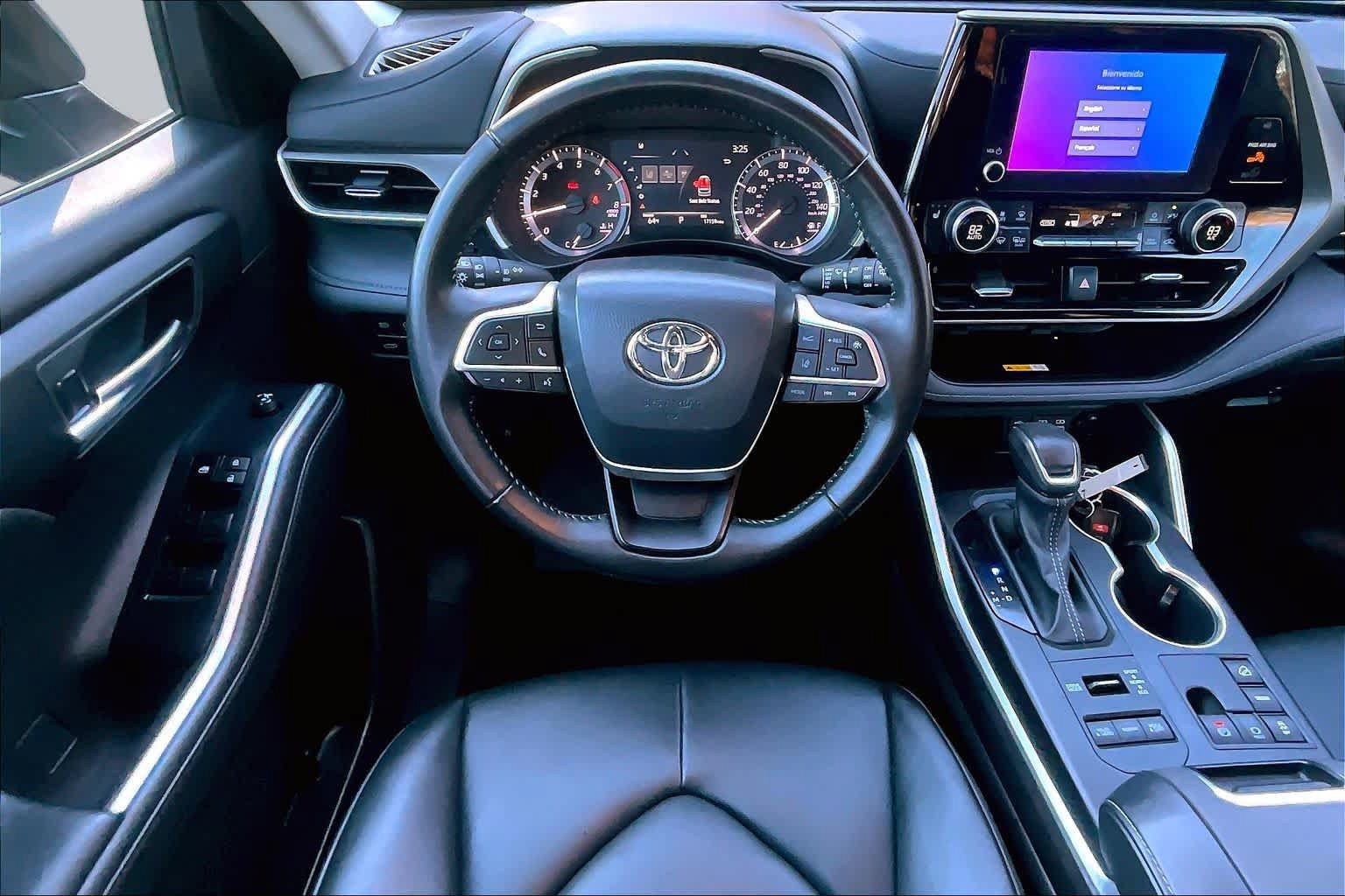 Used 2023 Toyota Highlander XLE AWD/4WD image 6