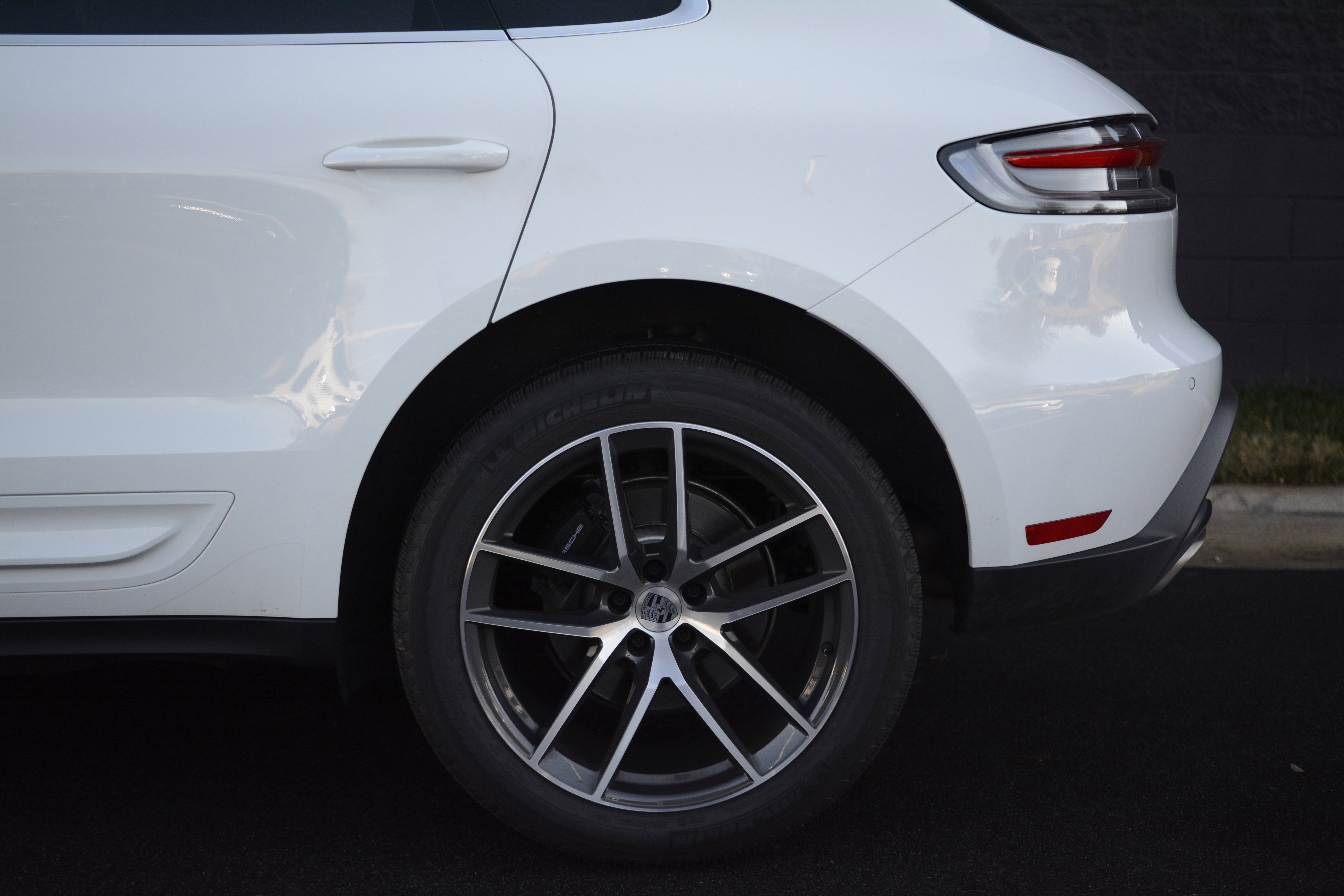 Certified 2025 Porsche Macan image 41