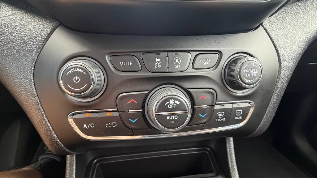 Used 2020 Jeep Cherokee Limited AWD/4WD image 34