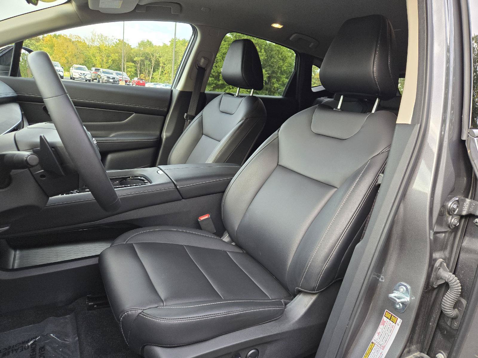 Used 2025 Nissan Murano SV AWD/4WD image 13