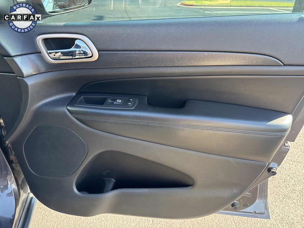 Used 2017 Jeep Grand Cherokee Laredo w/ Quick Order Package 2BE image 21