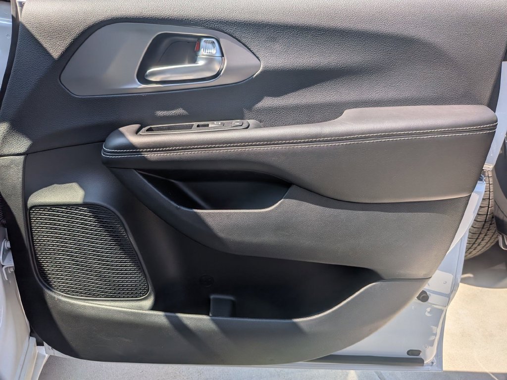 New 2027 Chrysler Pacifica LX FWD image 30