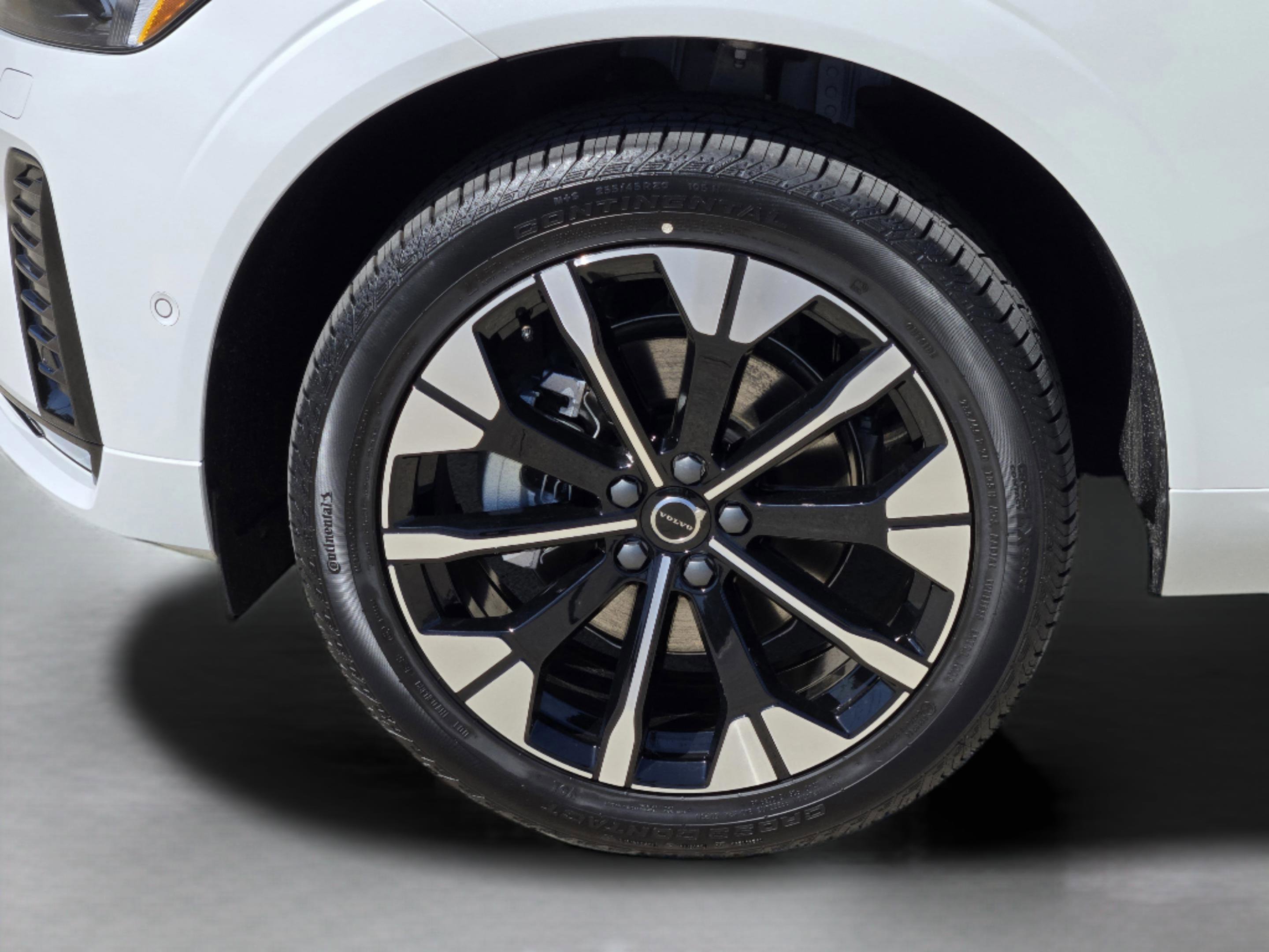 New 2026 Volvo XC60 B5 Plus w/ Protection Package Premier image 12