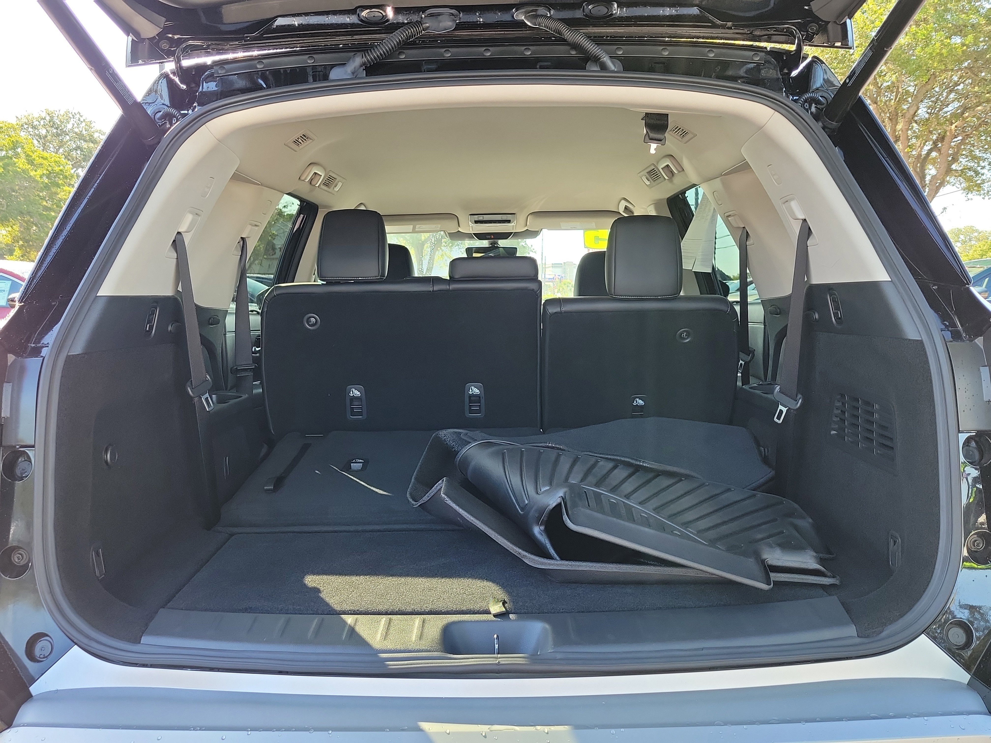 Certified 2025 Nissan Pathfinder SL w/ Cargo Package FWD image 9