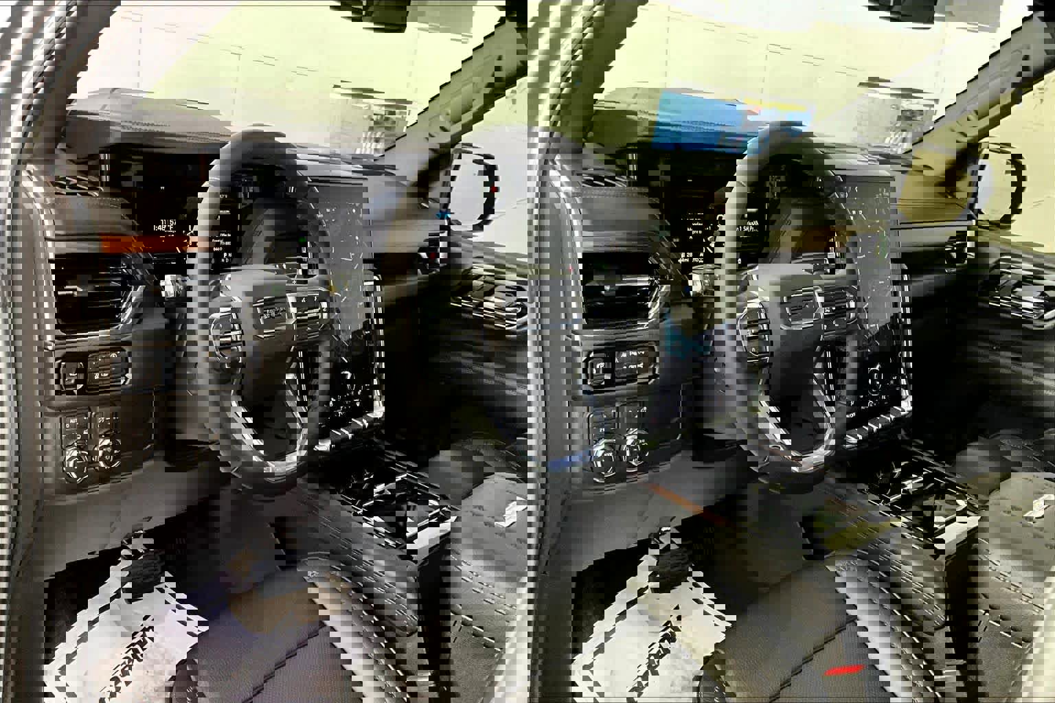 Used 2026 GMC Yukon Denali w/ Sun & Power Step Package image 18