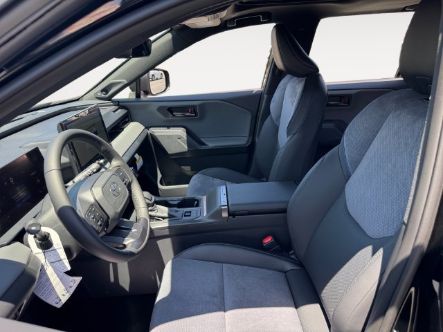New 2026 Toyota RAV4 XSE w/ Weather Package AWD/4WD image 9