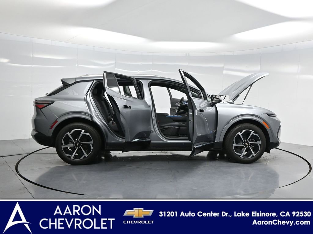 Used 2025 Chevrolet Equinox EV LT w/ Convenience Package image 3