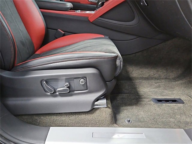 Used 2022 Bentley Bentayga image 26