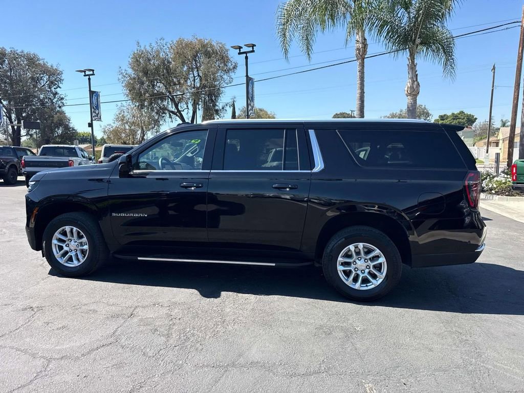 Used 2025 Chevrolet Suburban LS image 5