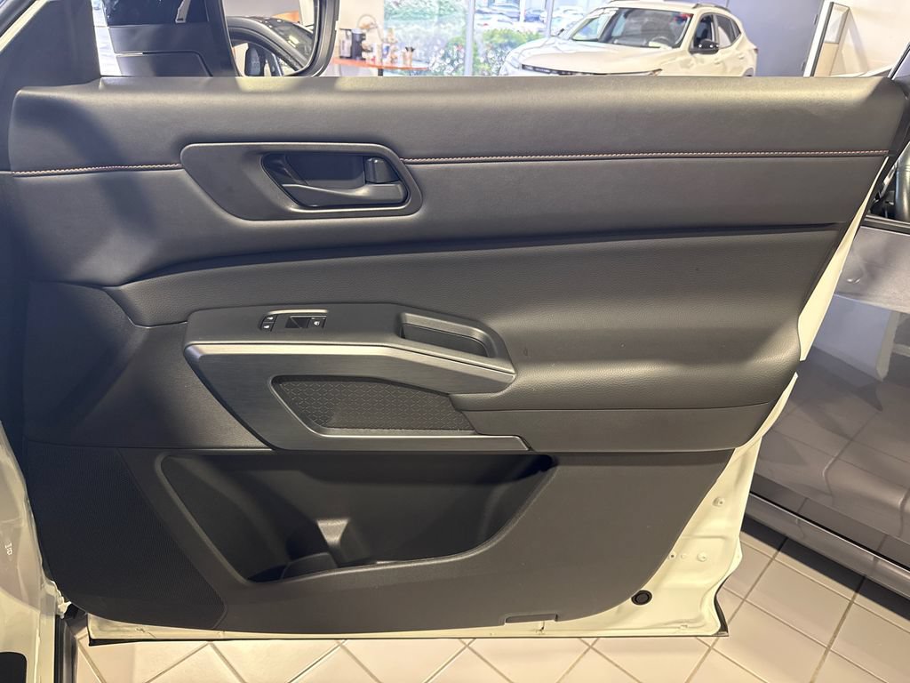 Used 2024 Nissan Pathfinder Rock Creek AWD/4WD image 33