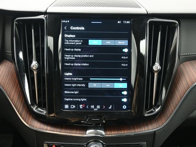 Used 2023 Volvo XC60 B6 Ultimate w/ Protection Package Premier image 19