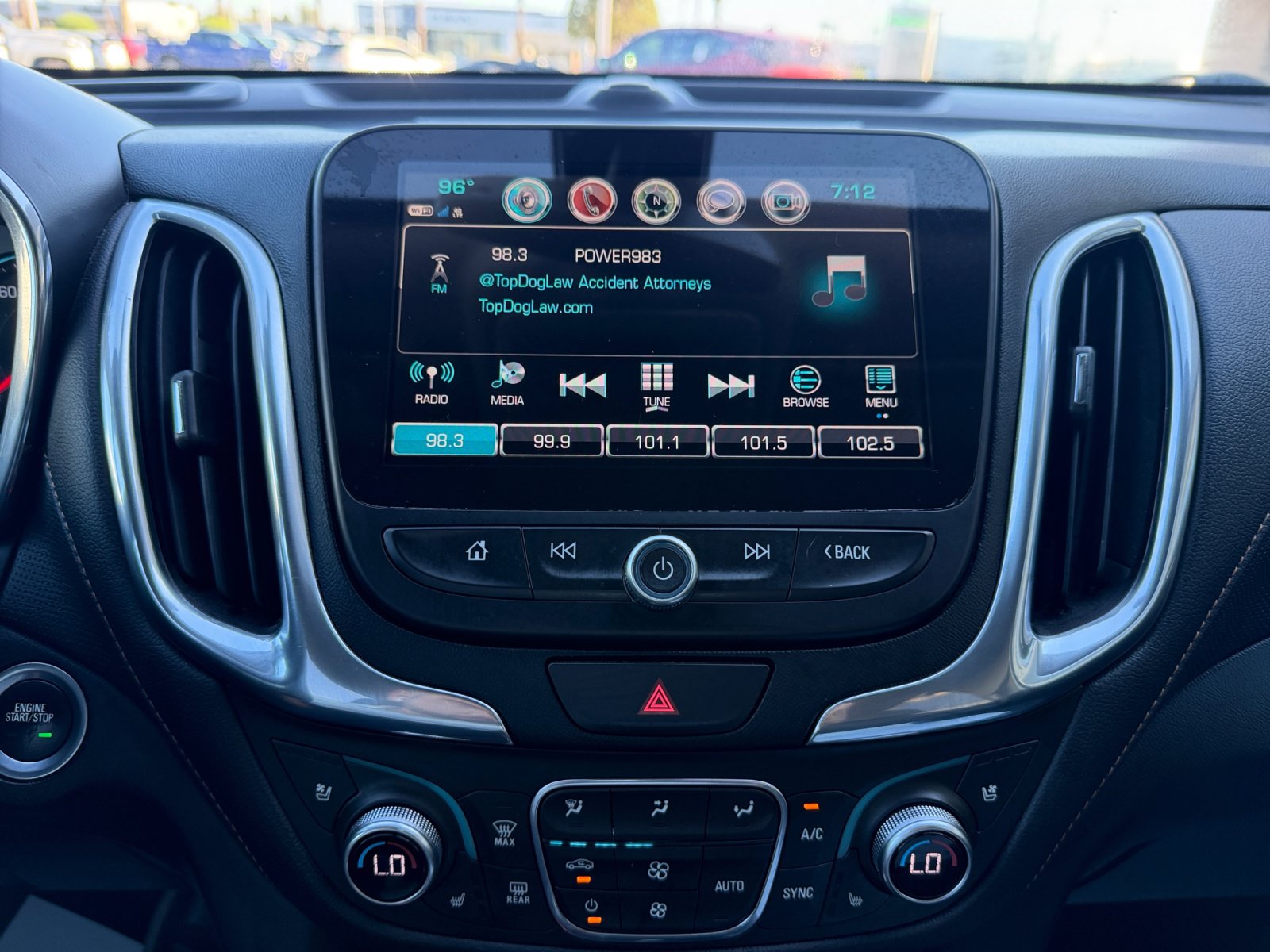 Used 2018 Chevrolet Equinox Premier FWD image 26