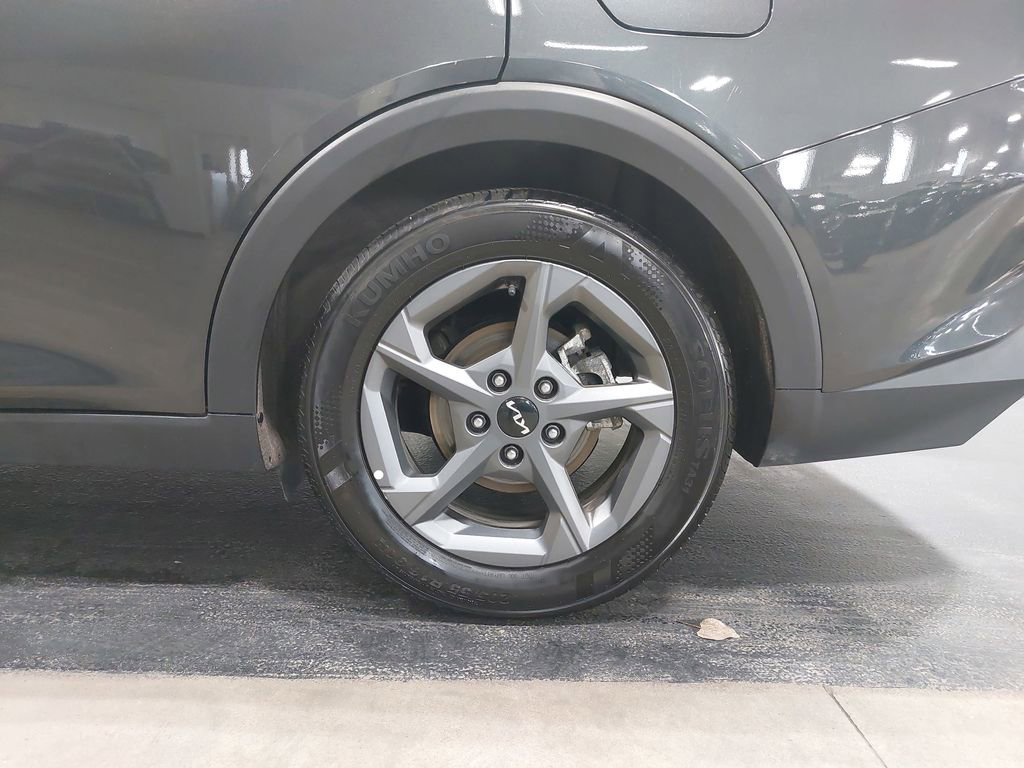 Used 2025 Kia K4 LXS image 32