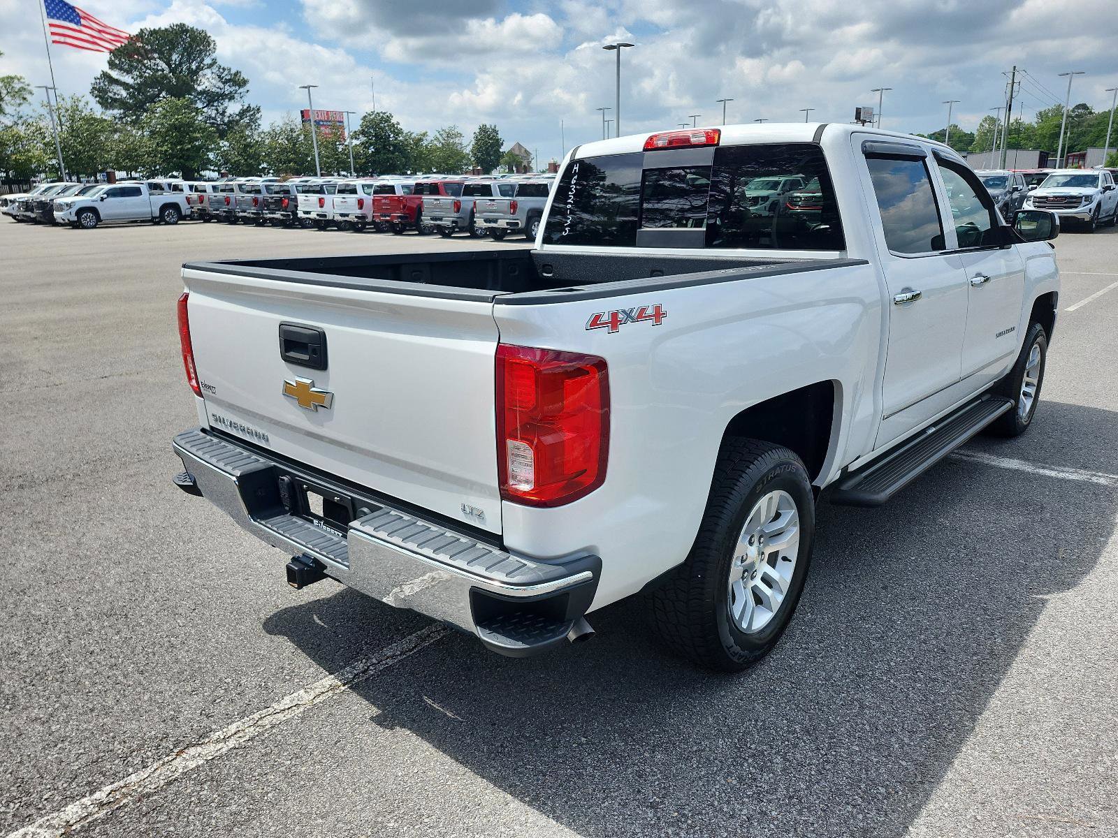 Used 2017 Chevrolet Silverado 1500 LTZ AWD/4WD image 3