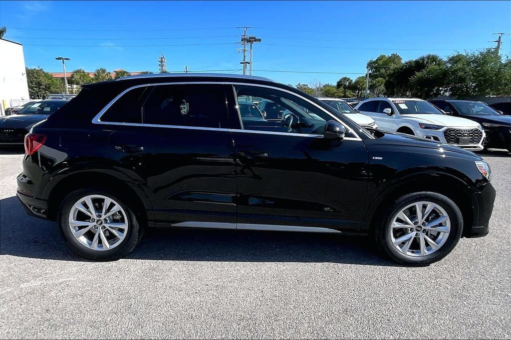 Certified 2025 Audi Q3 2.0T Premium w/ Convenience Package AWD/4WD image 4
