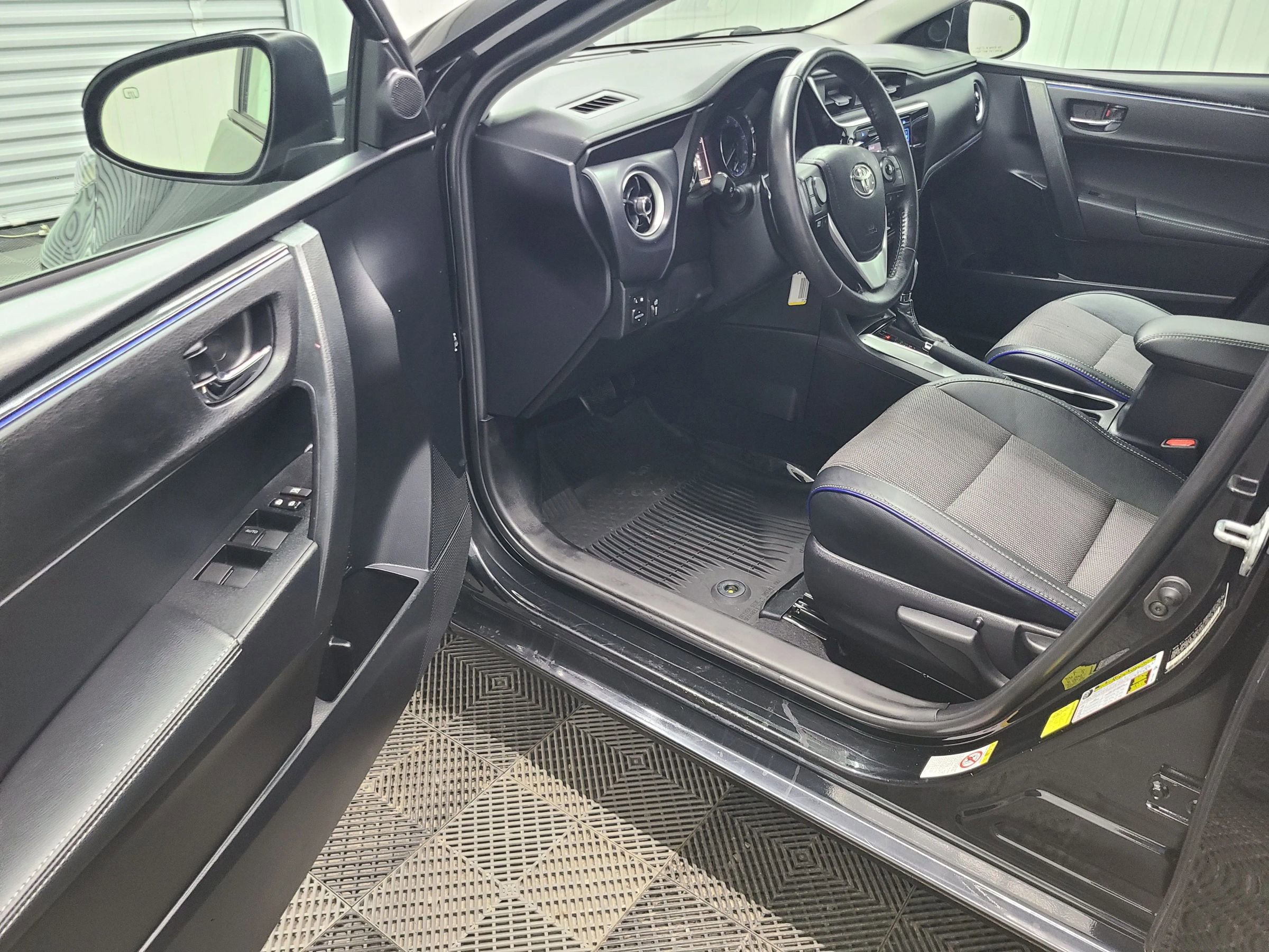 Used 2018 Toyota Corolla SE FWD image 20