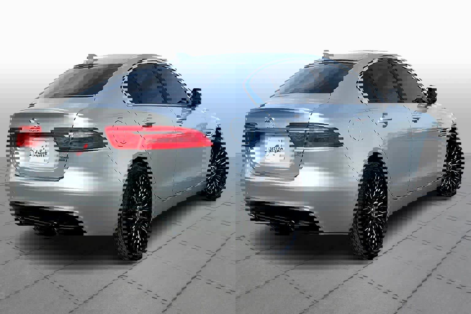 Used 2018 Jaguar XE Premium image 12